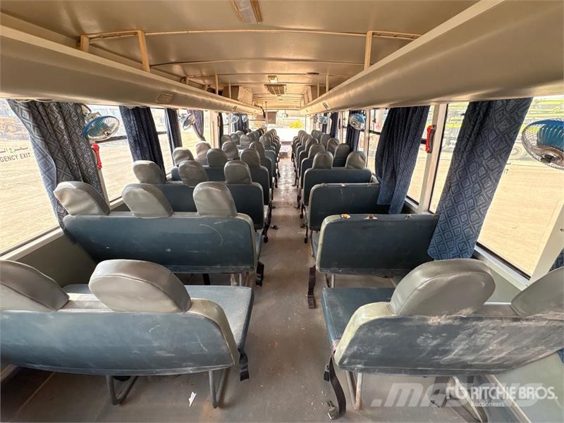 Ashok Leyland Falcon 4x2 64-Seat Transit Bus Minibussen