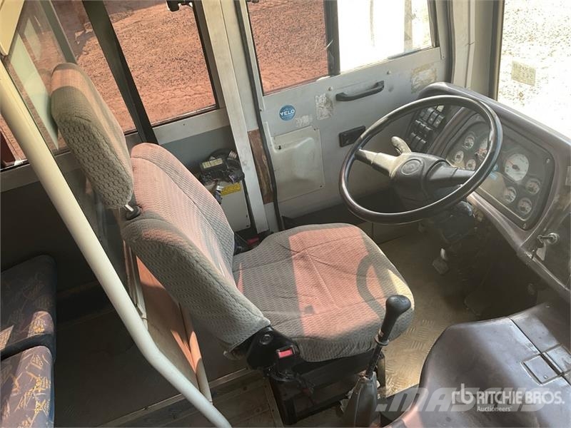 Ashok Leyland Falcon 4x2 51-Seat Transit Bus Minibussen