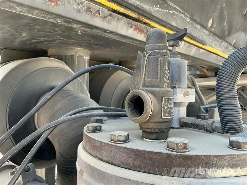 Atlas Copco XAMS850CD Mobile Air Compressor مكابس