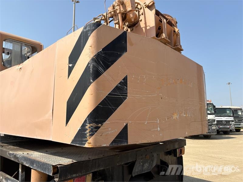  AWM Puyuan-Zoomlion C25 25 ton 6x4 Hydraulic Truck رافعات مجنزرة