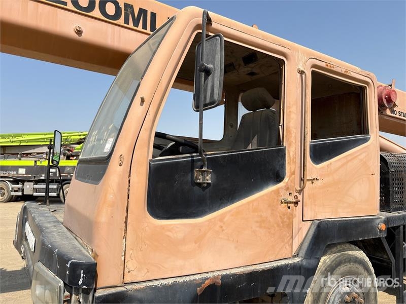  AWM Puyuan-Zoomlion C25 25 ton 6x4 Hydraulic Truck رافعات مجنزرة