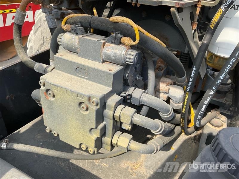 Bomag BW211 D40 Double Drum Roller مداحل أحادية الأسطوانة