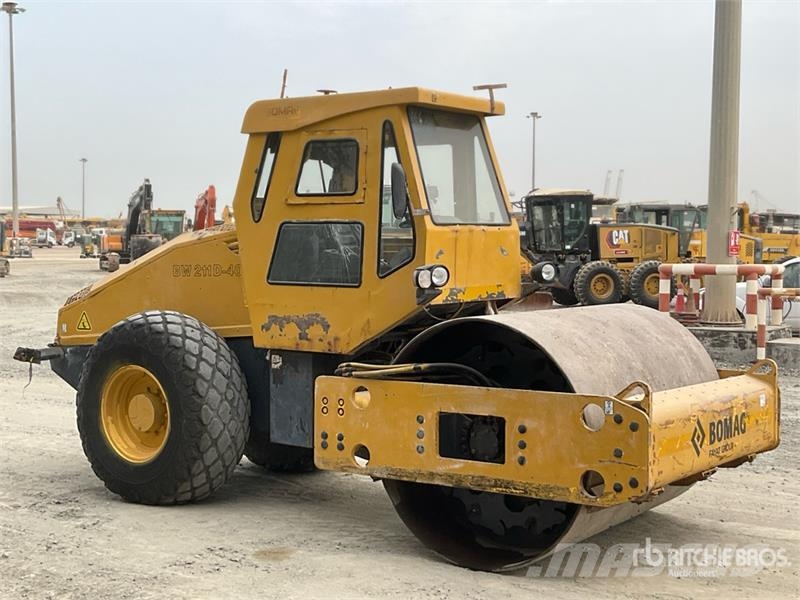 Bomag BW211 D40 Double Drum Roller مداحل أحادية الأسطوانة