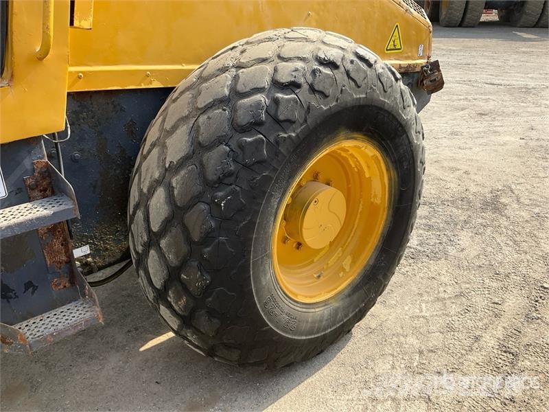 Bomag BW211 D40 Double Drum Roller مداحل أحادية الأسطوانة