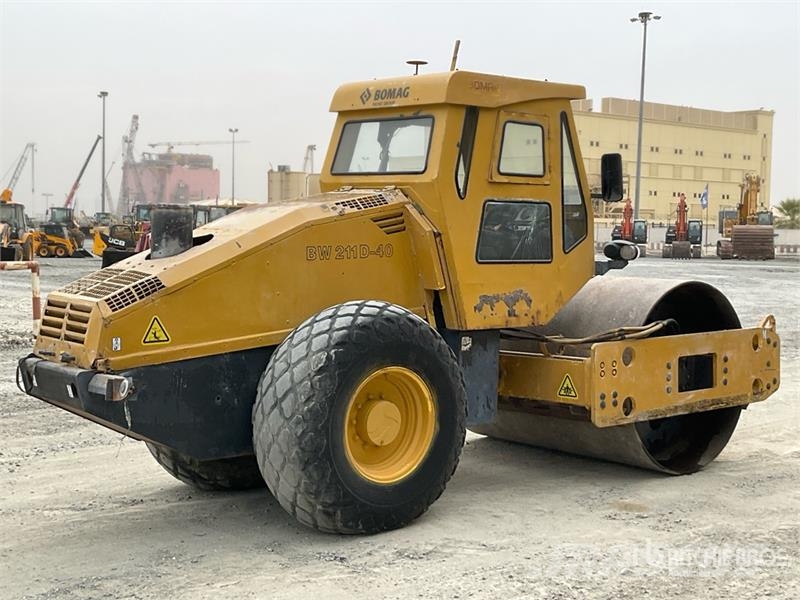 Bomag BW211 D40 Double Drum Roller مداحل أحادية الأسطوانة