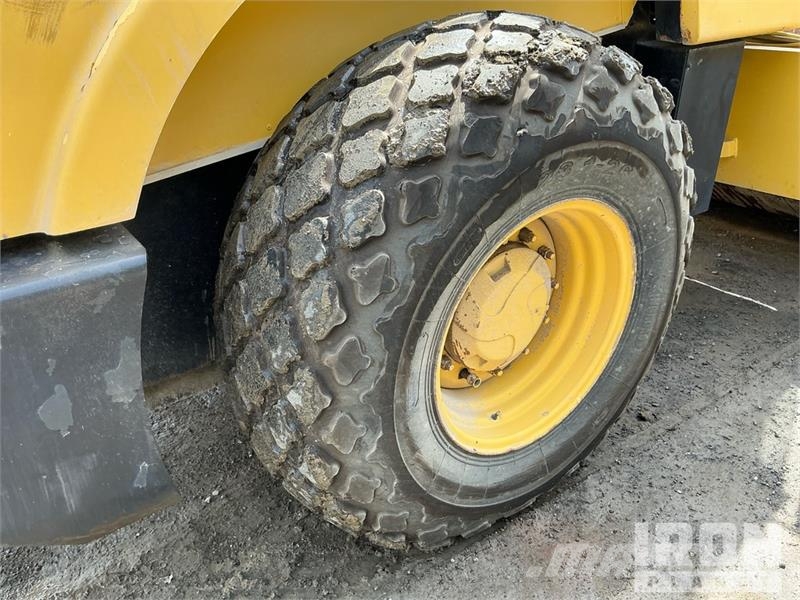 Bomag BW226DI-4 BVC Smooth Drum Compactor Yksivalssijyrät