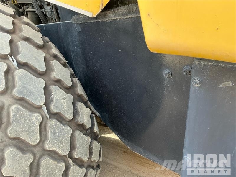 Bomag BW226DI-4 BVC Smooth Drum Compactor Yksivalssijyrät