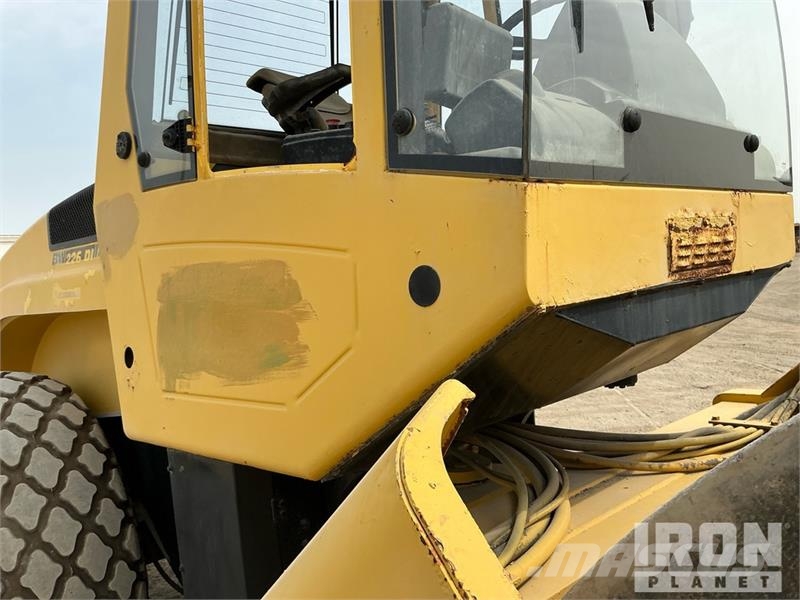 Bomag BW226DI-4 BVC Smooth Drum Compactor Yksivalssijyrät