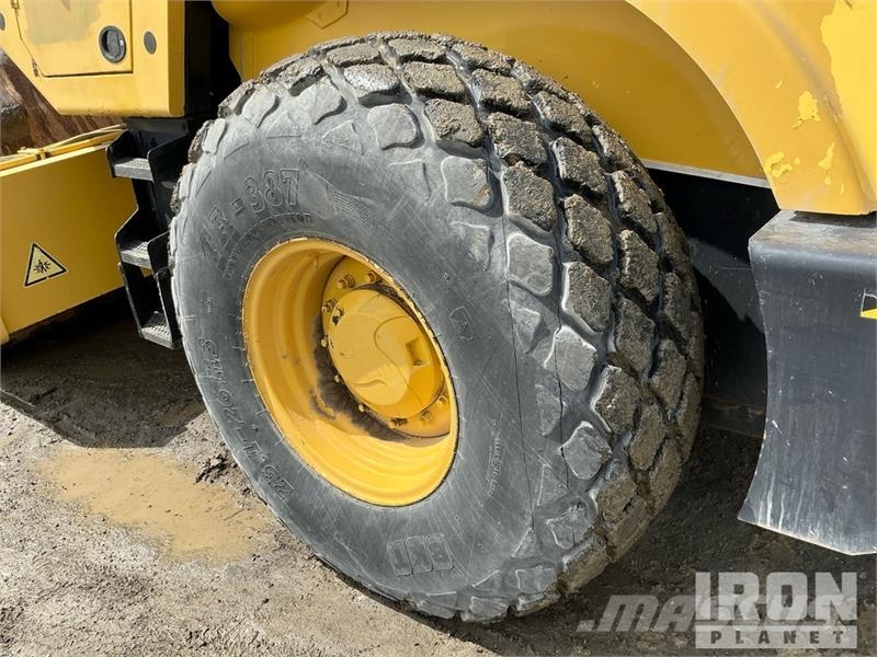 Bomag BW226DI-4 BVC Smooth Drum Compactor Yksivalssijyrät