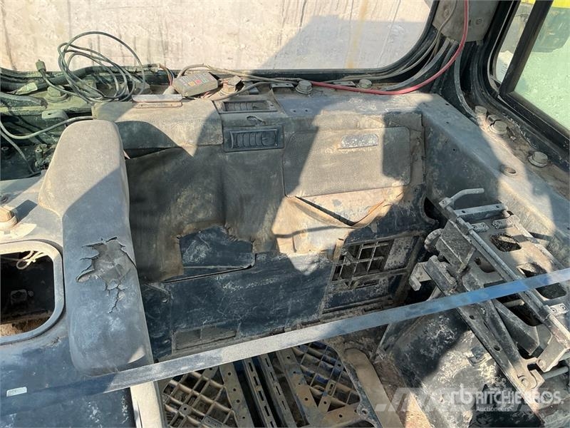 Cab - Fits Komatsu D155-6R Kabine i unutrašnjost