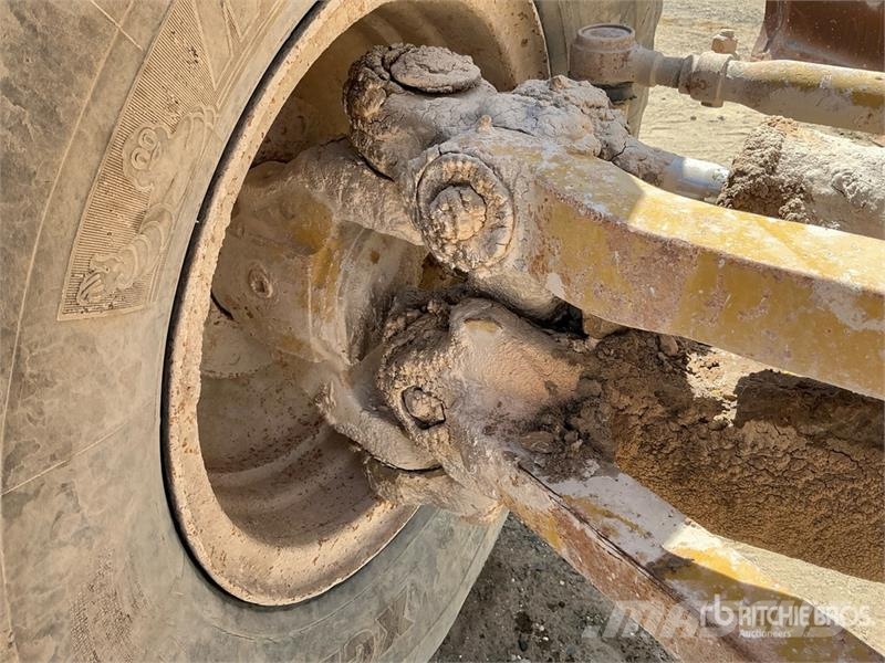 CAT 14G معدات تمهيد الطرق