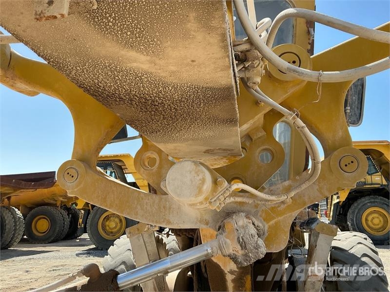 CAT 14G معدات تمهيد الطرق