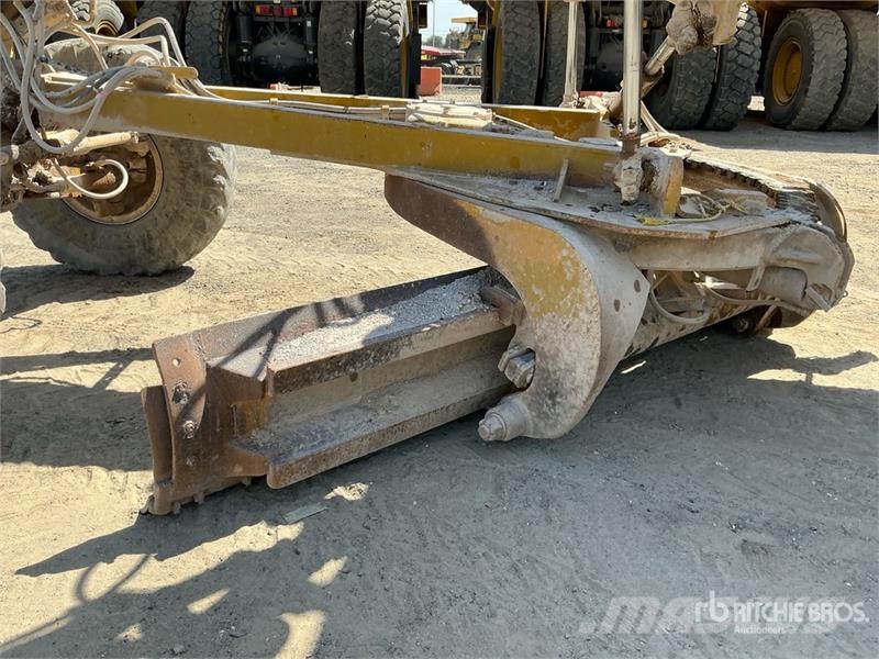 CAT 14G معدات تمهيد الطرق