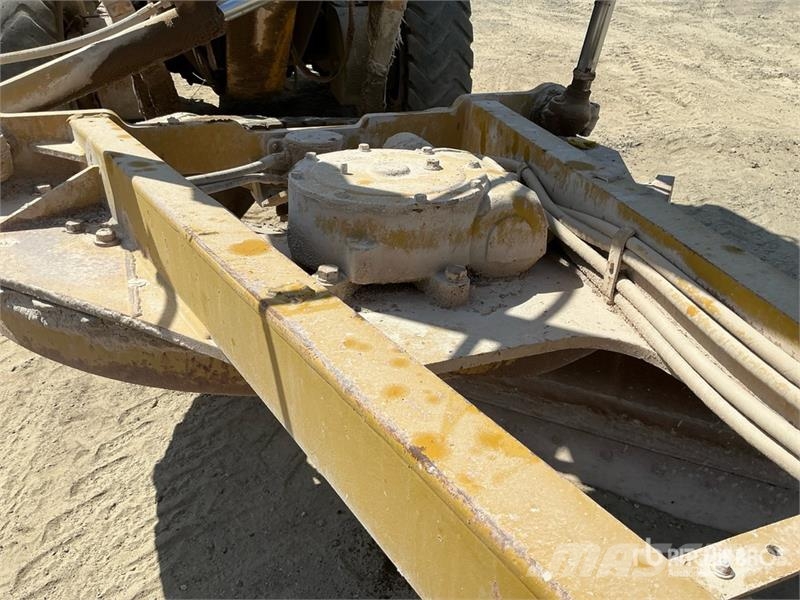 CAT 14G معدات تمهيد الطرق