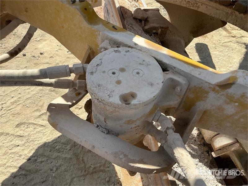 CAT 14G معدات تمهيد الطرق