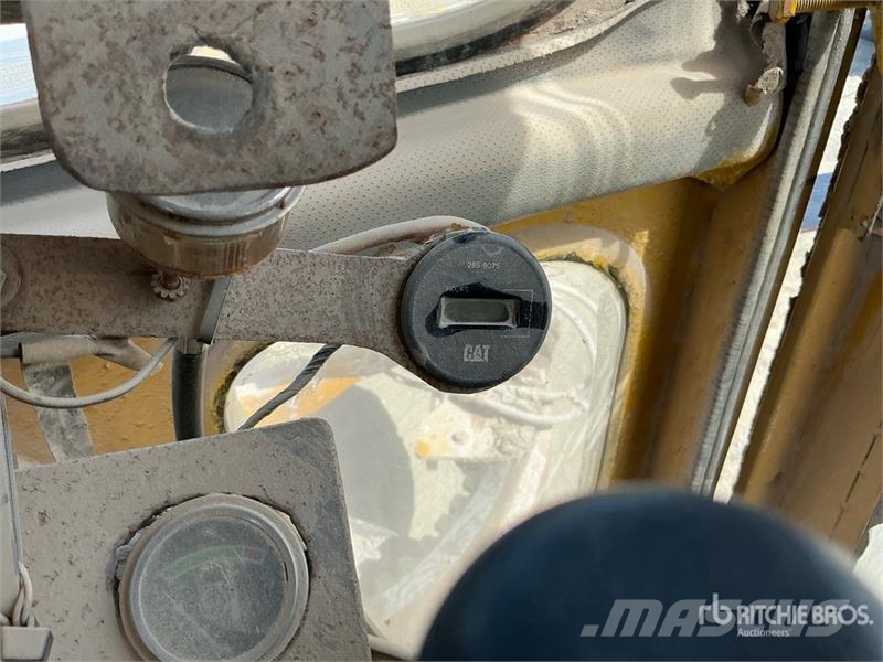 CAT 14G معدات تمهيد الطرق