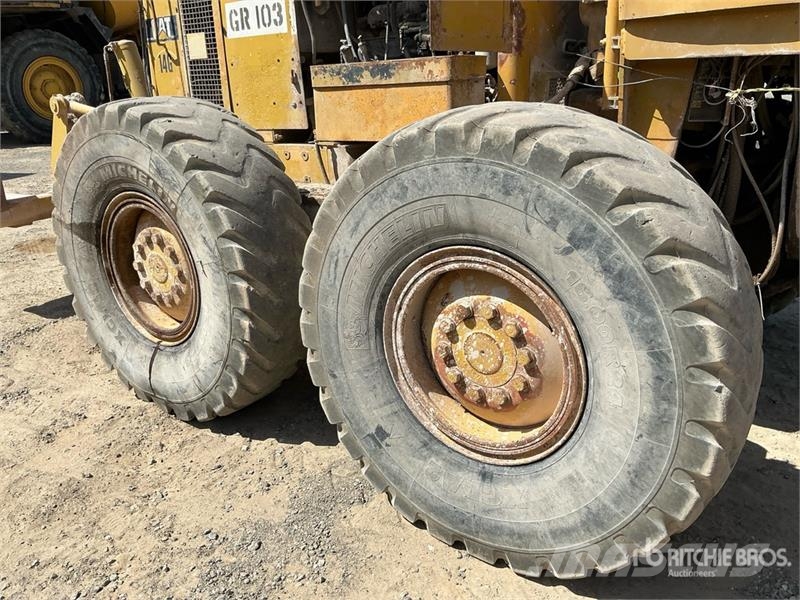 CAT 14G معدات تمهيد الطرق