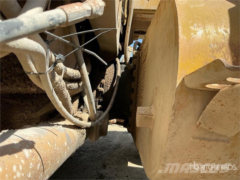CAT 14G معدات تمهيد الطرق