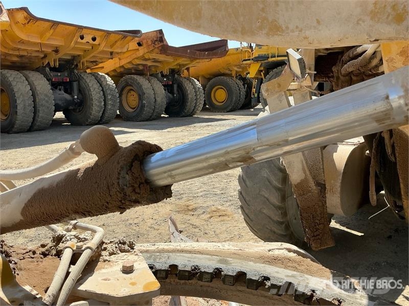 CAT 14G معدات تمهيد الطرق