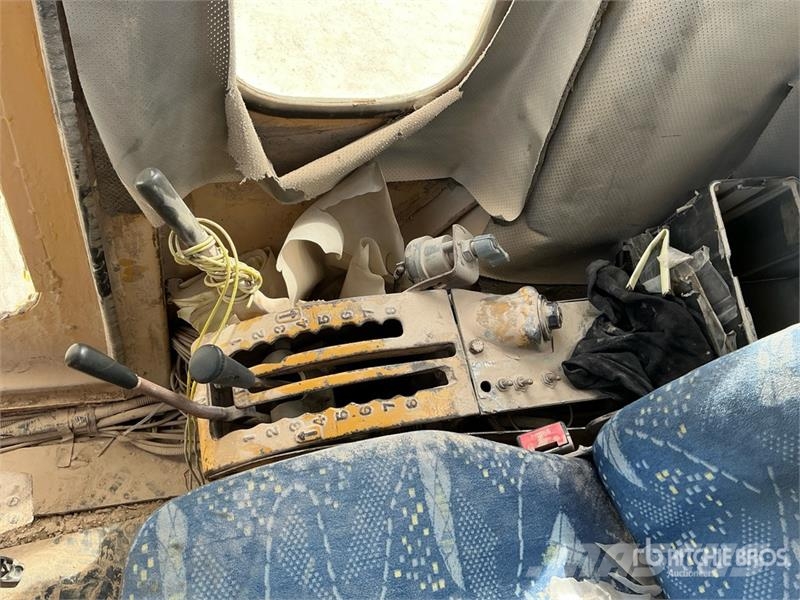CAT 14G معدات تمهيد الطرق