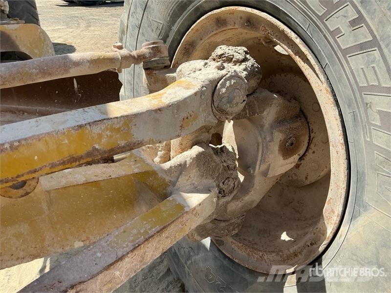 CAT 14G معدات تمهيد الطرق