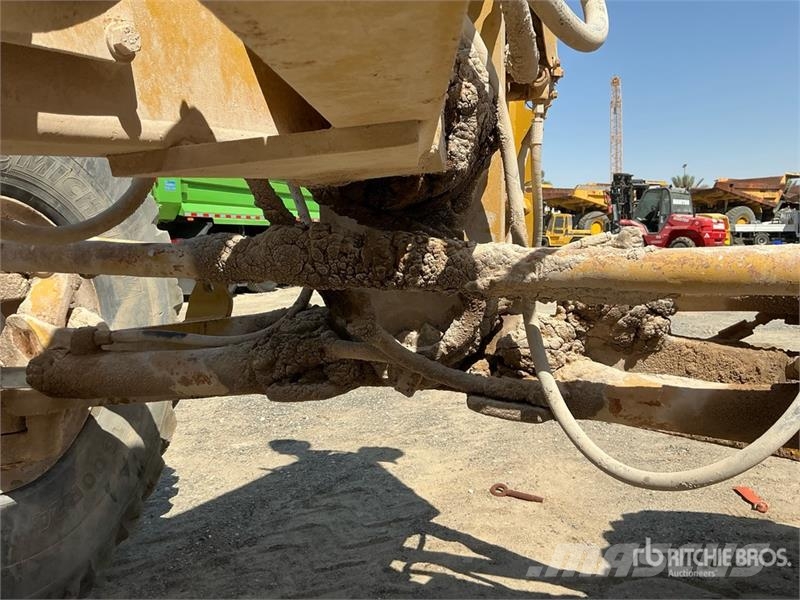 CAT 14G معدات تمهيد الطرق