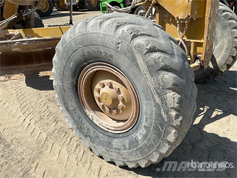 CAT 14G معدات تمهيد الطرق