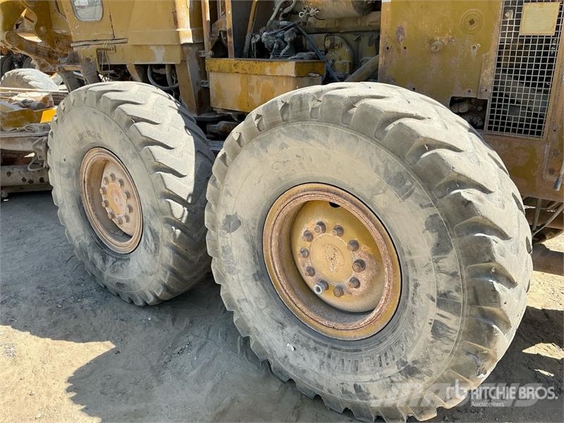 CAT 14G معدات تمهيد الطرق