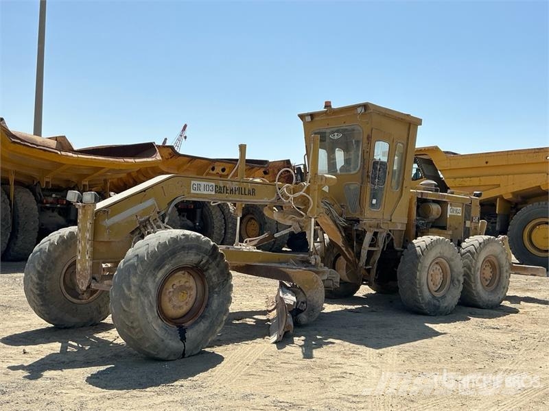 CAT 14G معدات تمهيد الطرق