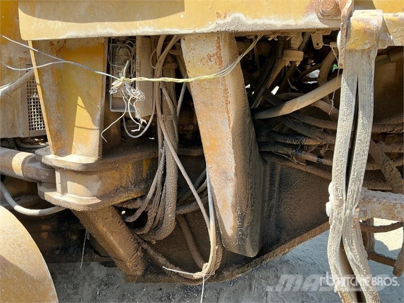 CAT 14G معدات تمهيد الطرق