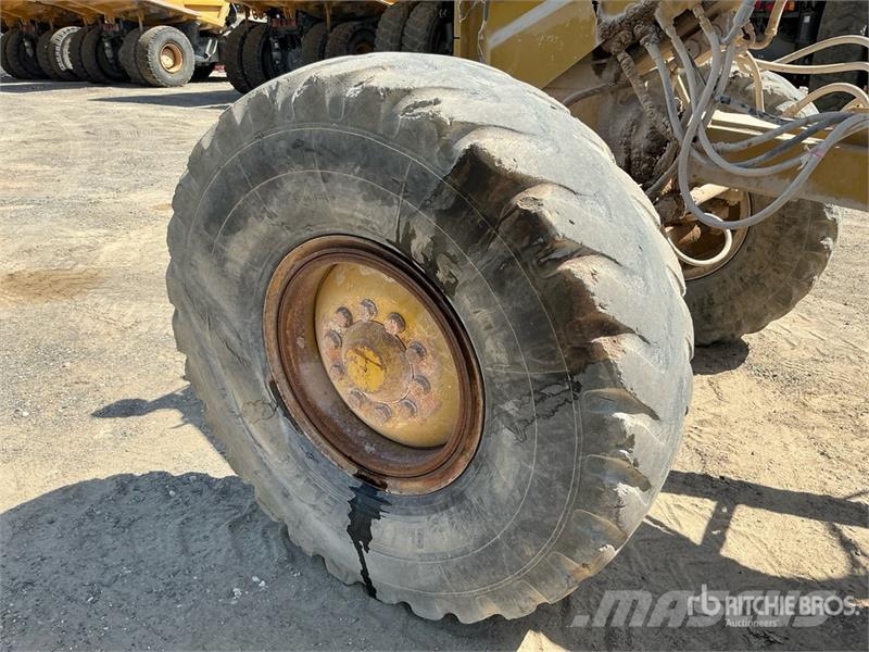 CAT 14G معدات تمهيد الطرق
