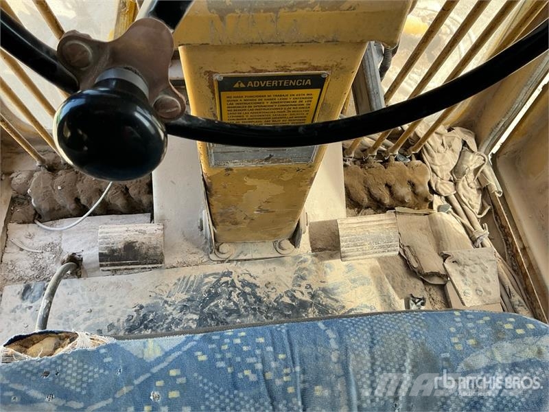 CAT 14G معدات تمهيد الطرق