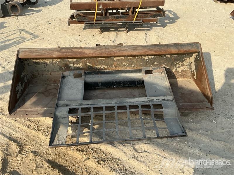CAT 2000 mm Skid Steer Bucket Kašike / Korpe