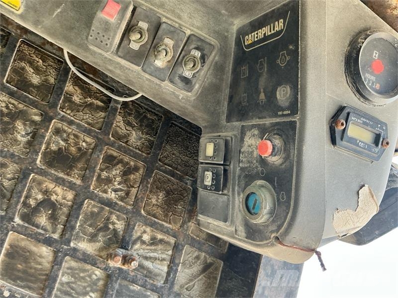 CAT 216B Skid steer loaders