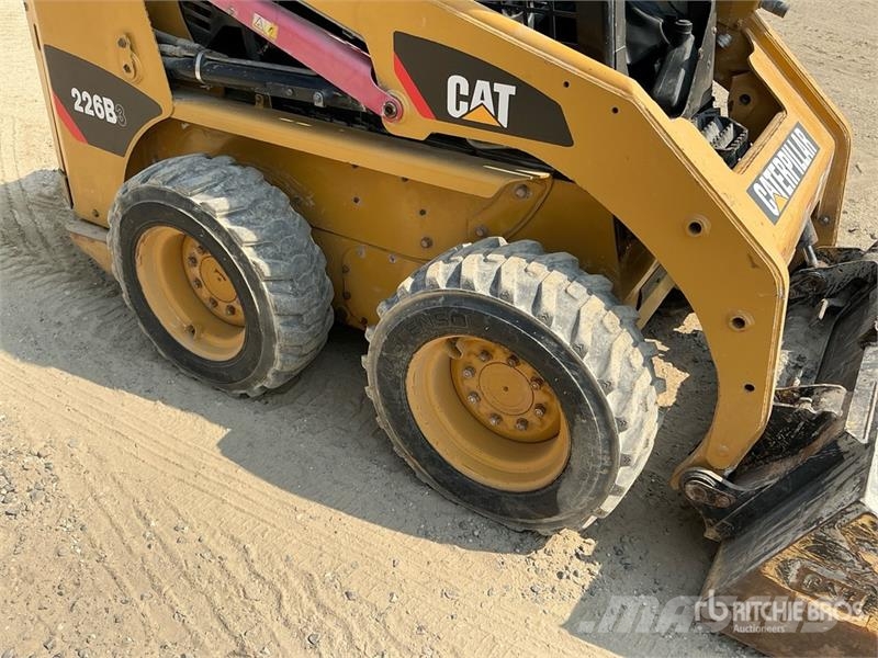 CAT 226 Chargeuse compacte