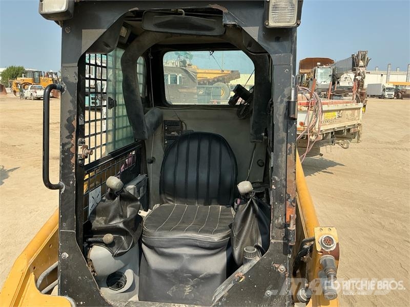 CAT 226 Chargeuse compacte