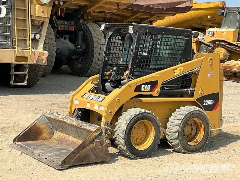 CAT 226 Chargeuse compacte