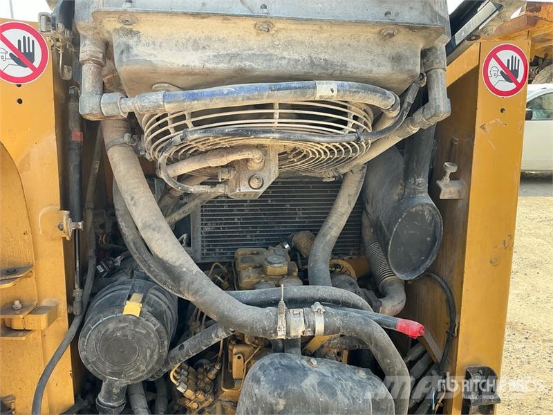CAT 226 Chargeuse compacte