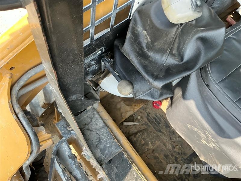 CAT 226 Chargeuse compacte