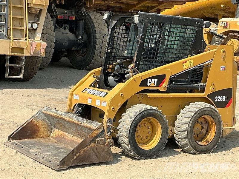 CAT 226 Chargeuse compacte