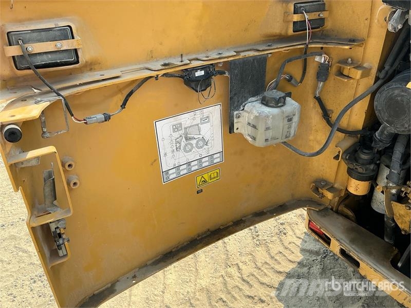 CAT 226 Chargeuse compacte