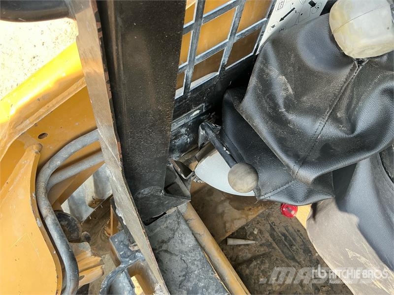 CAT 226 Chargeuse compacte