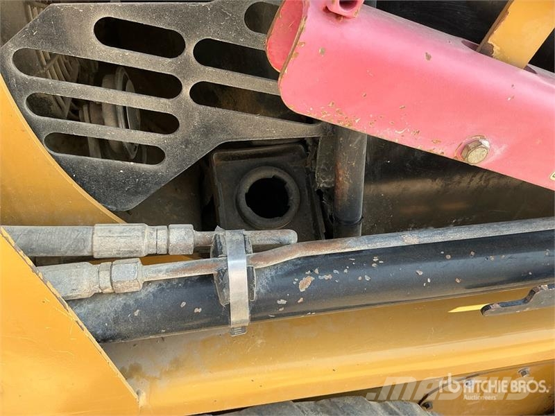 CAT 226 Chargeuse compacte