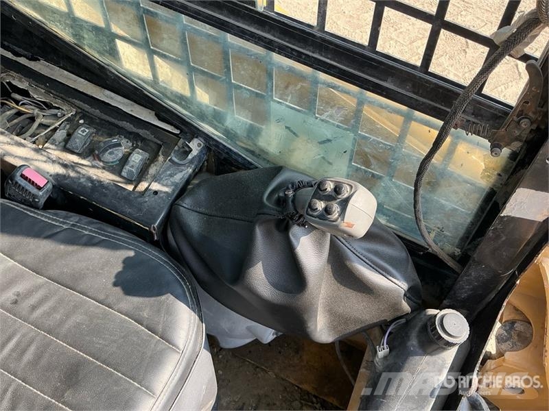 CAT 226 Chargeuse compacte