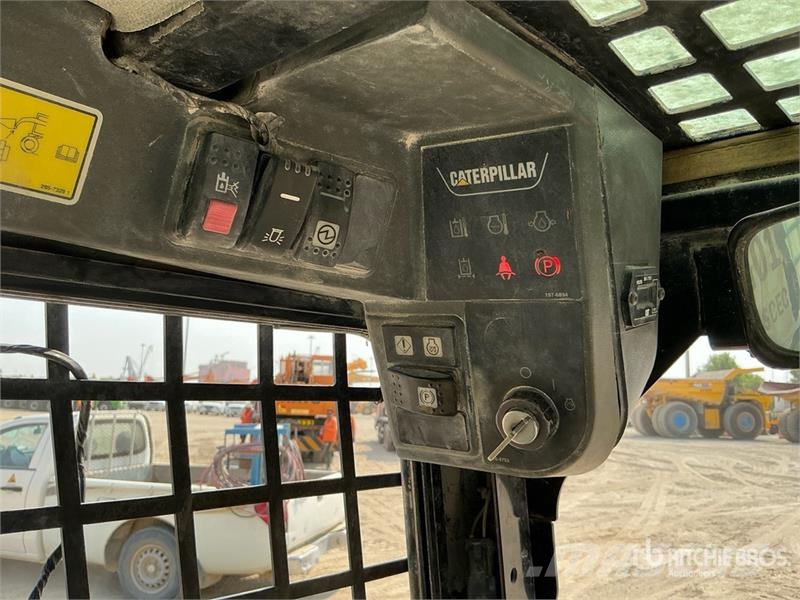 CAT 226 Chargeuse compacte
