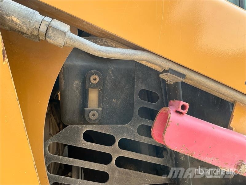 CAT 226 Chargeuse compacte