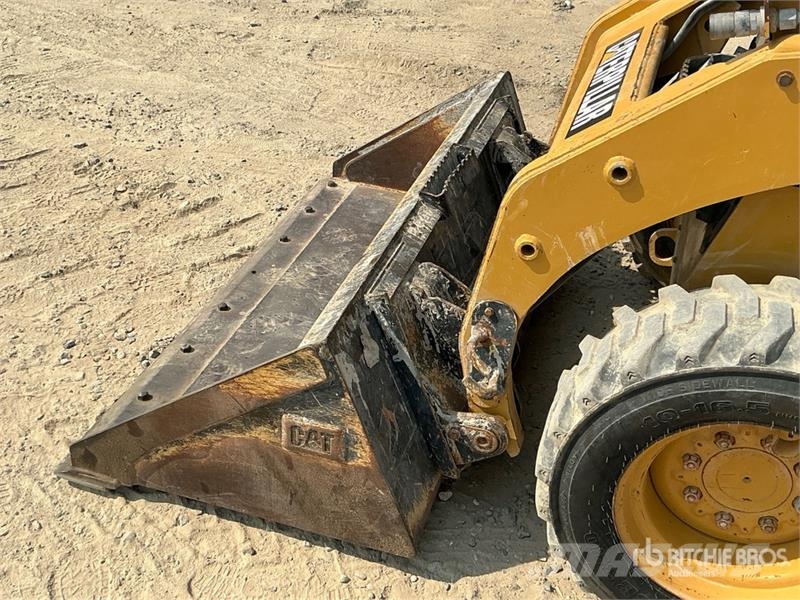 CAT 226 Chargeuse compacte