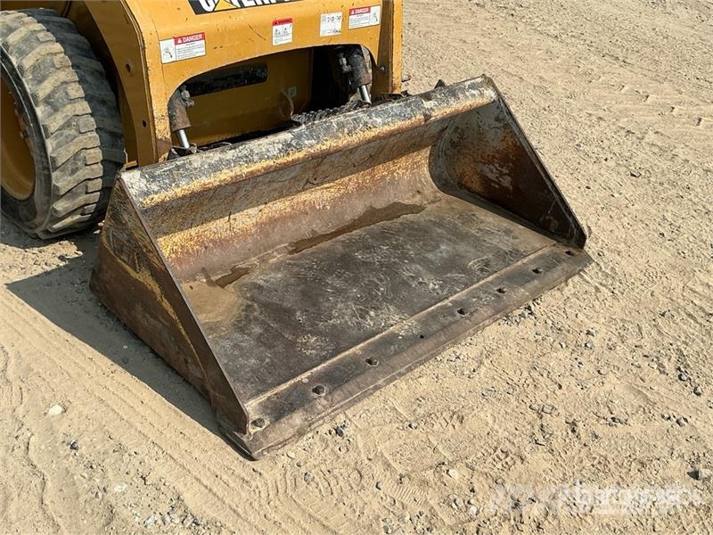CAT 226 Chargeuse compacte