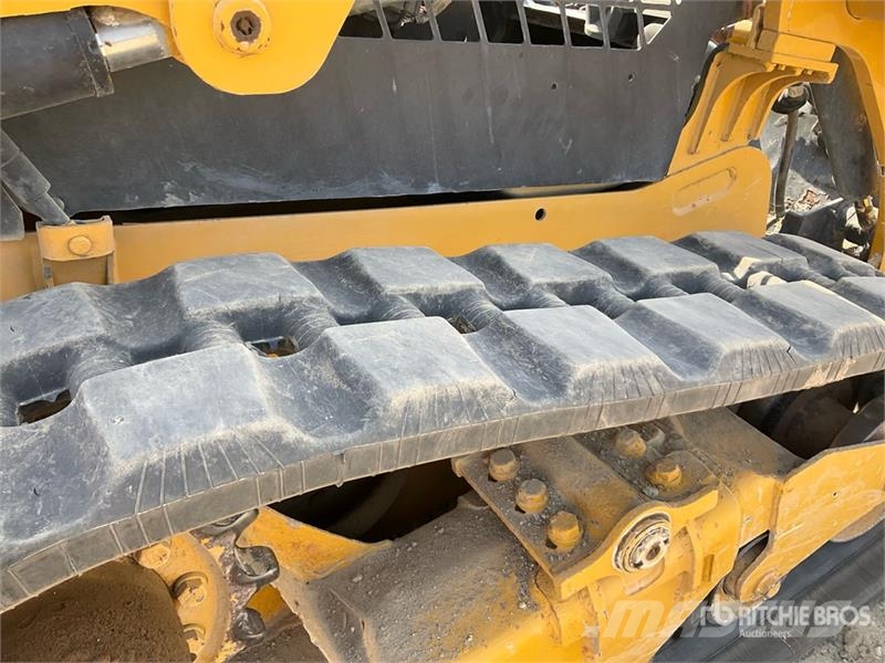 CAT 239D لوادر انزلاقية التوجيه