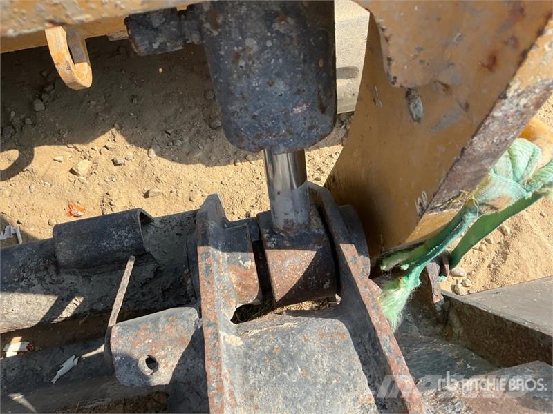 CAT 239D لوادر انزلاقية التوجيه